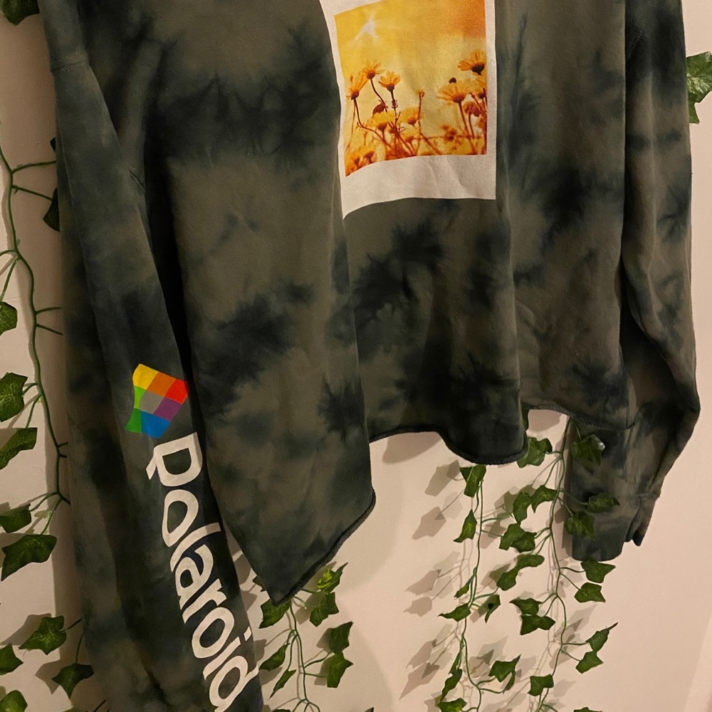 cropped polaroid crew neck